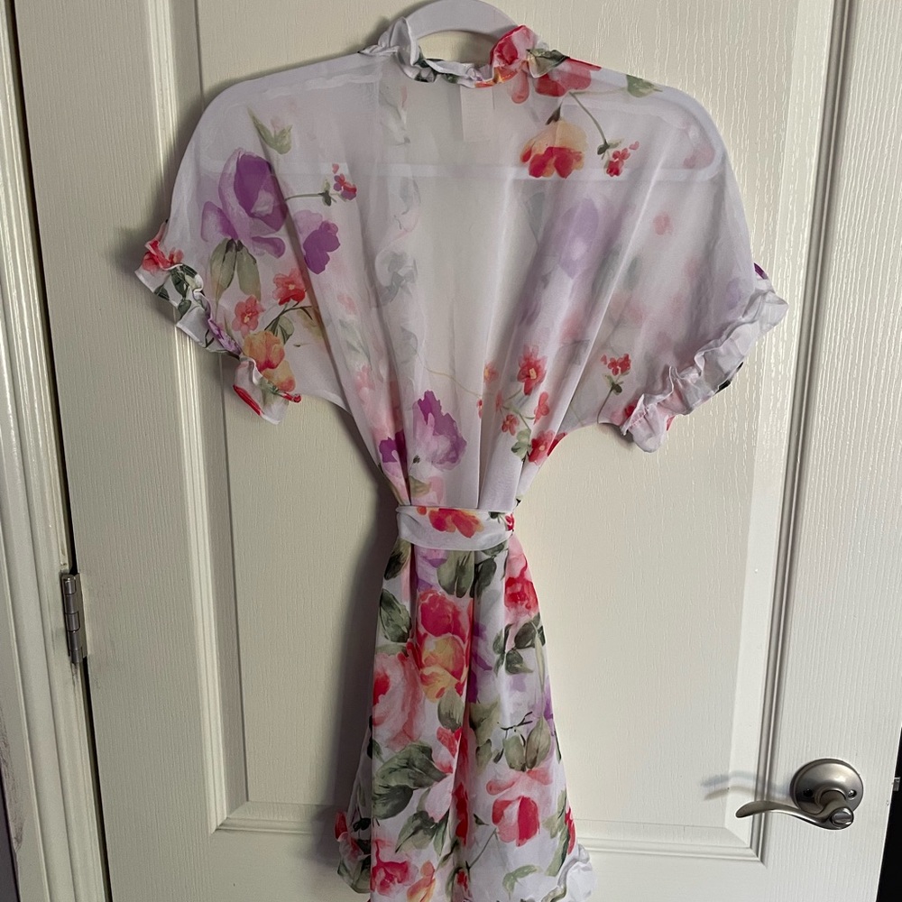 Floral Sheer Robe - Picture 2 of 5